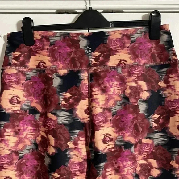 Nine West Active Mesh-Inset Cropped Leggings - Picture 8 of 10